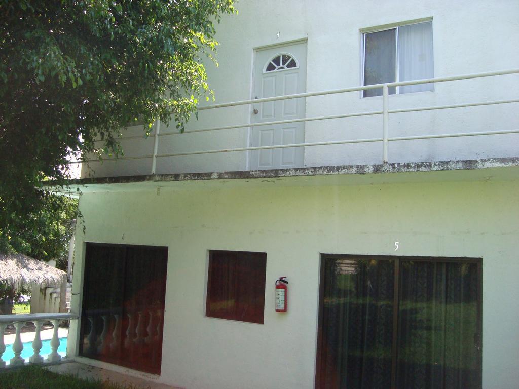 Hotel Teques Inn Tequesquitengo Bagian luar foto
