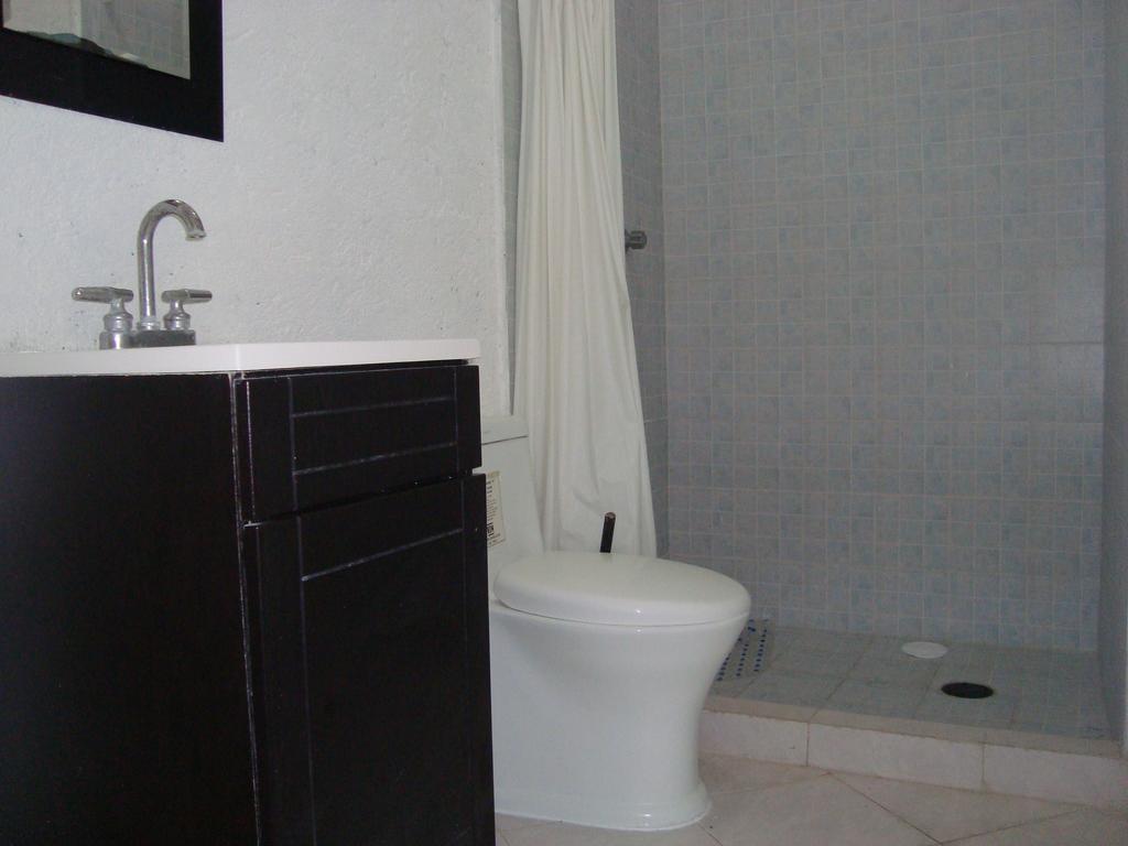 Hotel Teques Inn Tequesquitengo Ruang foto